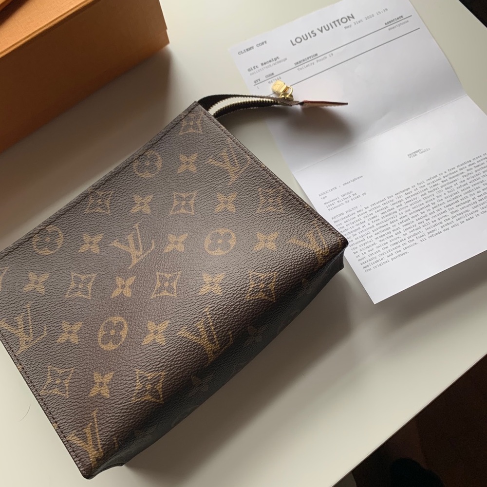 Louis Vuitton Toiletry 19